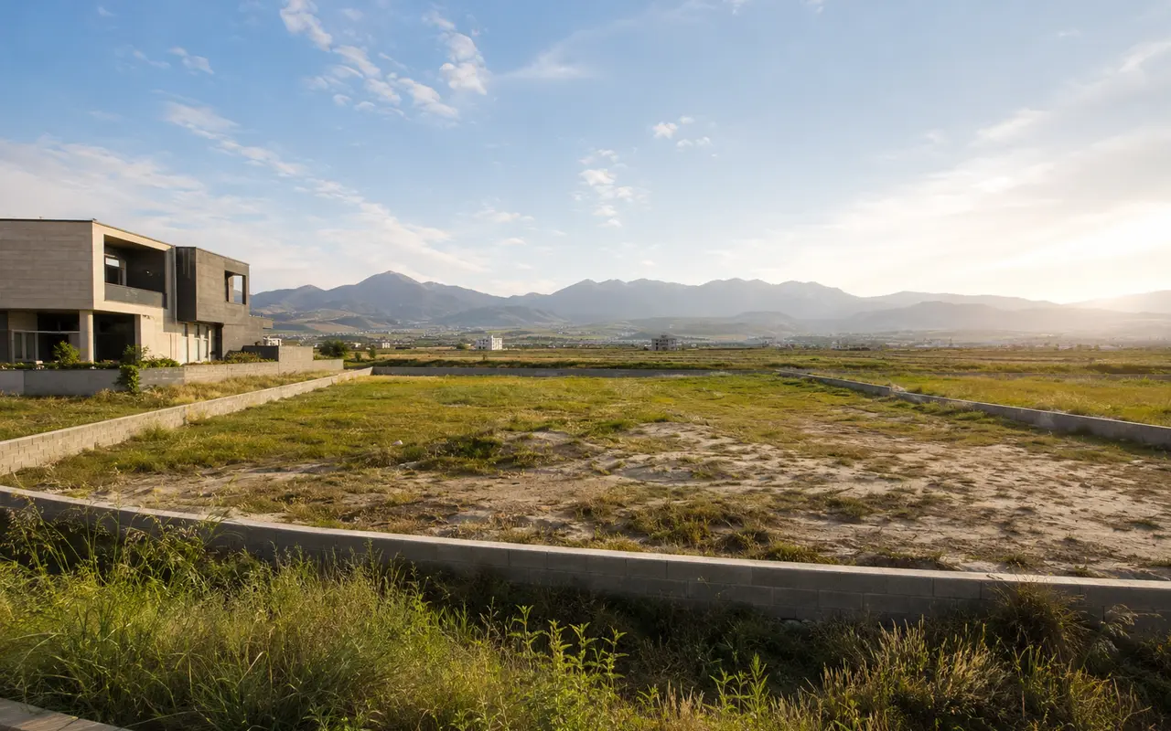زمین ۳۰۰ متری سربندان در یخچال